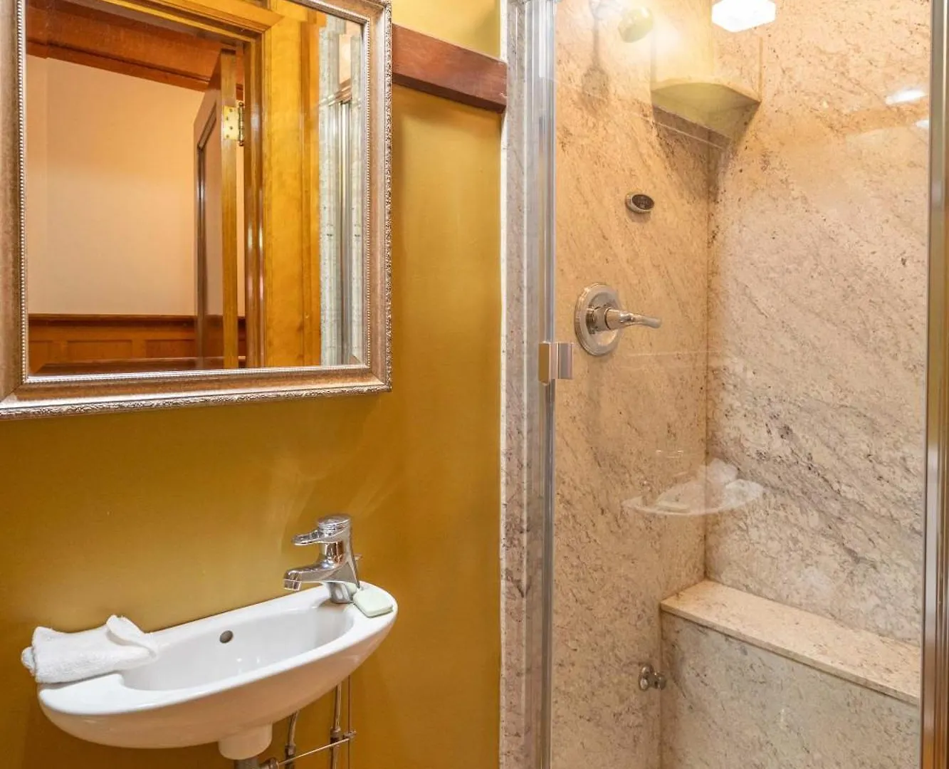 Casa vacanze Historic Treend Residence In The Heart Of Mission YYC