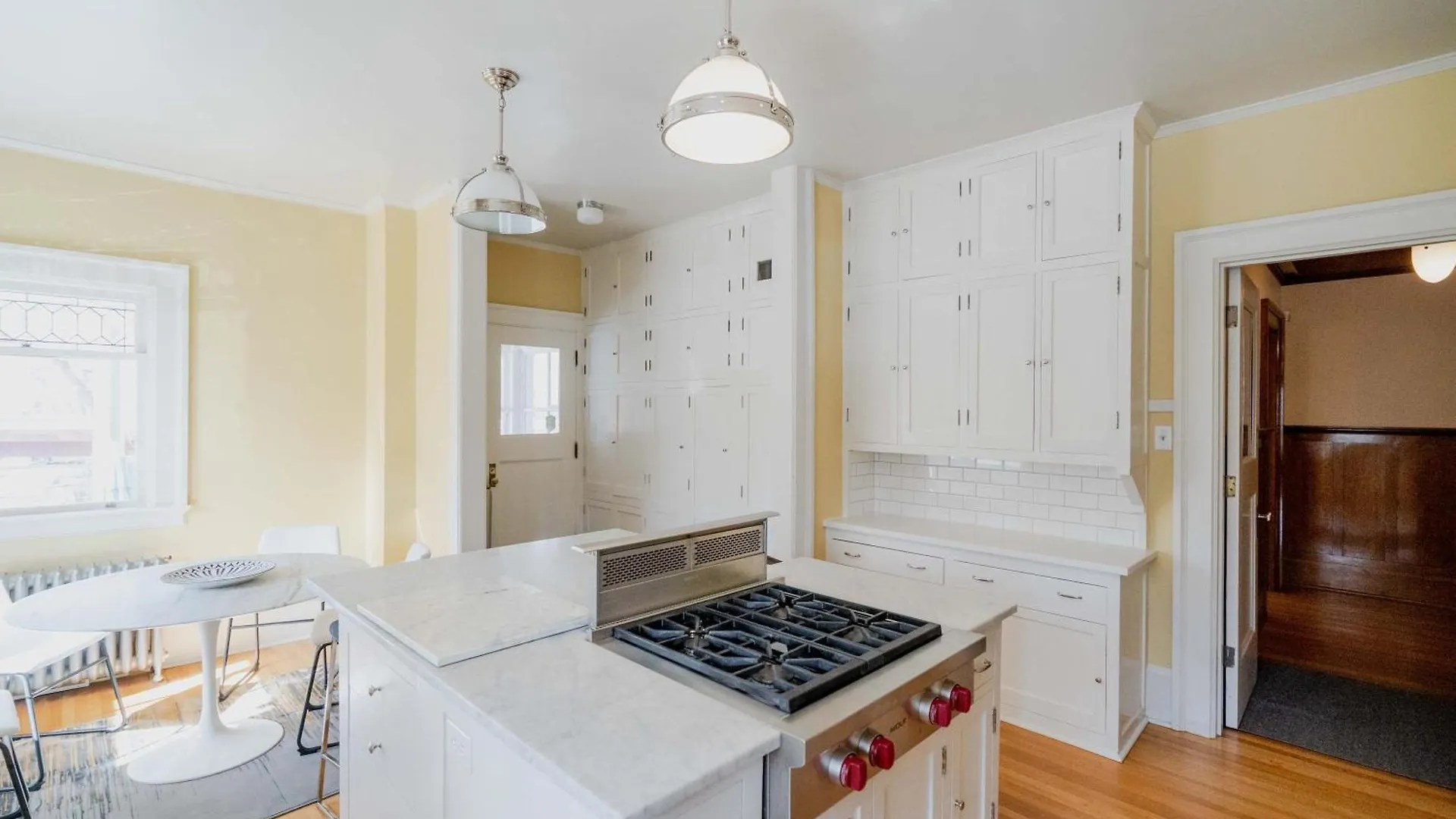 Historic Treend Residence In The Heart Of Mission Calgary Holiday home
