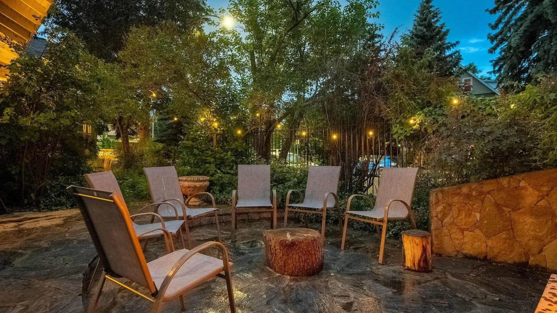 Historic Treend Residence In The Heart Of Mission Calgary Holiday home