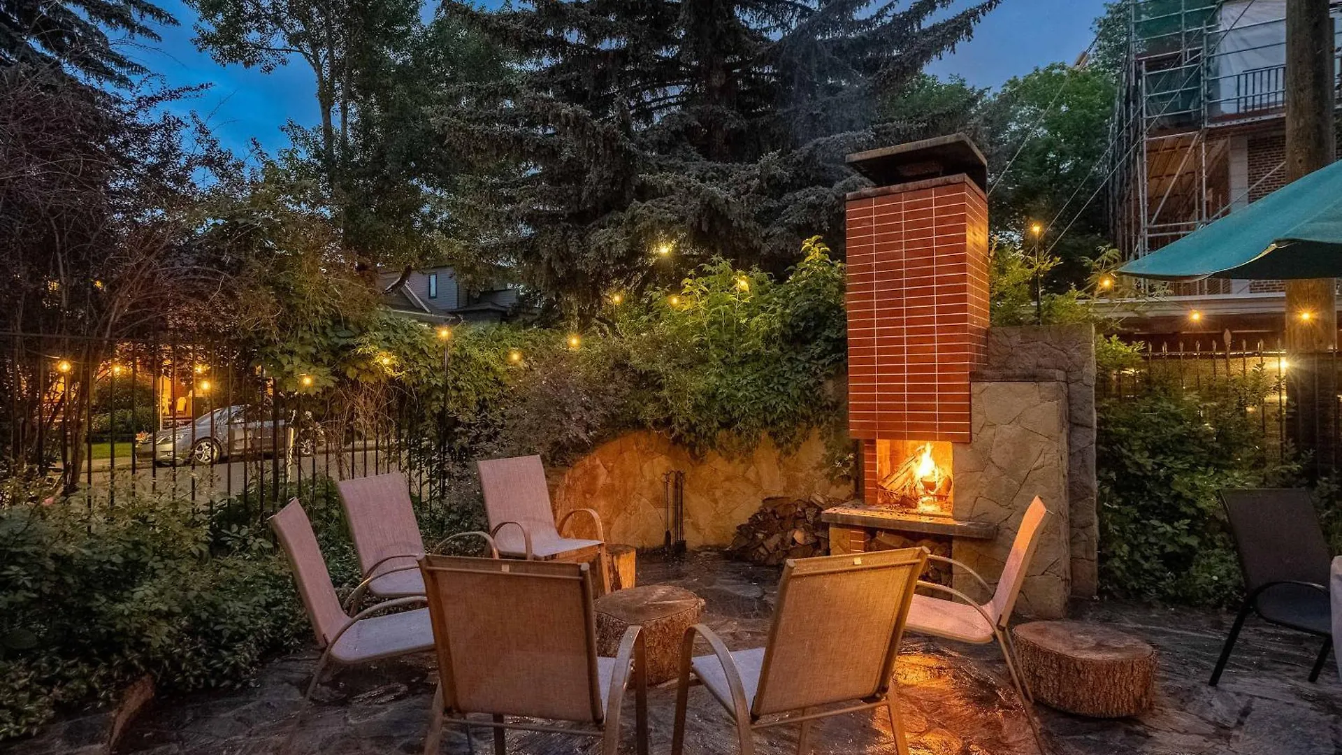Historic Treend Residence In The Heart Of Mission Calgary