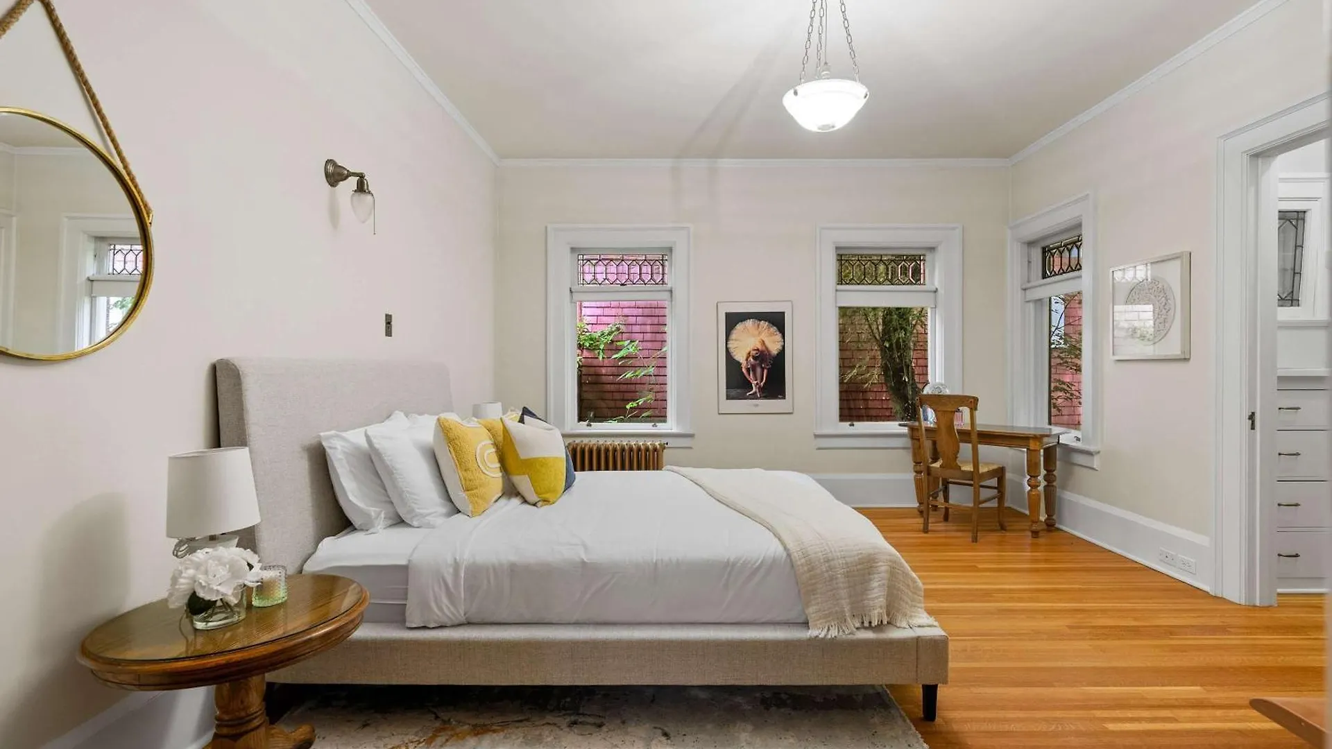 Historic Treend Residence In The Heart Of Mission Calgary Holiday home