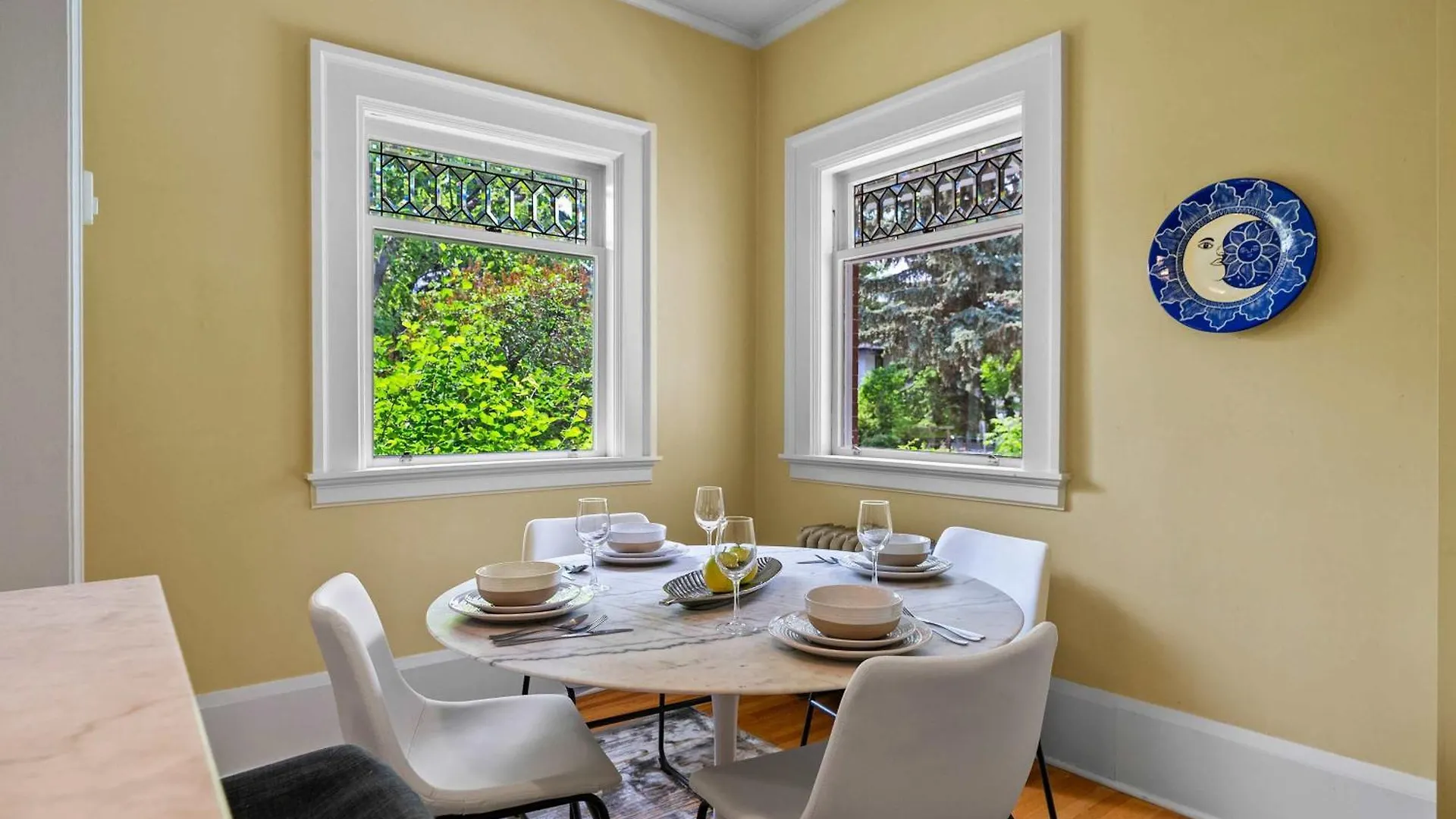 Historic Treend Residence In The Heart Of Mission Calgary 0*,