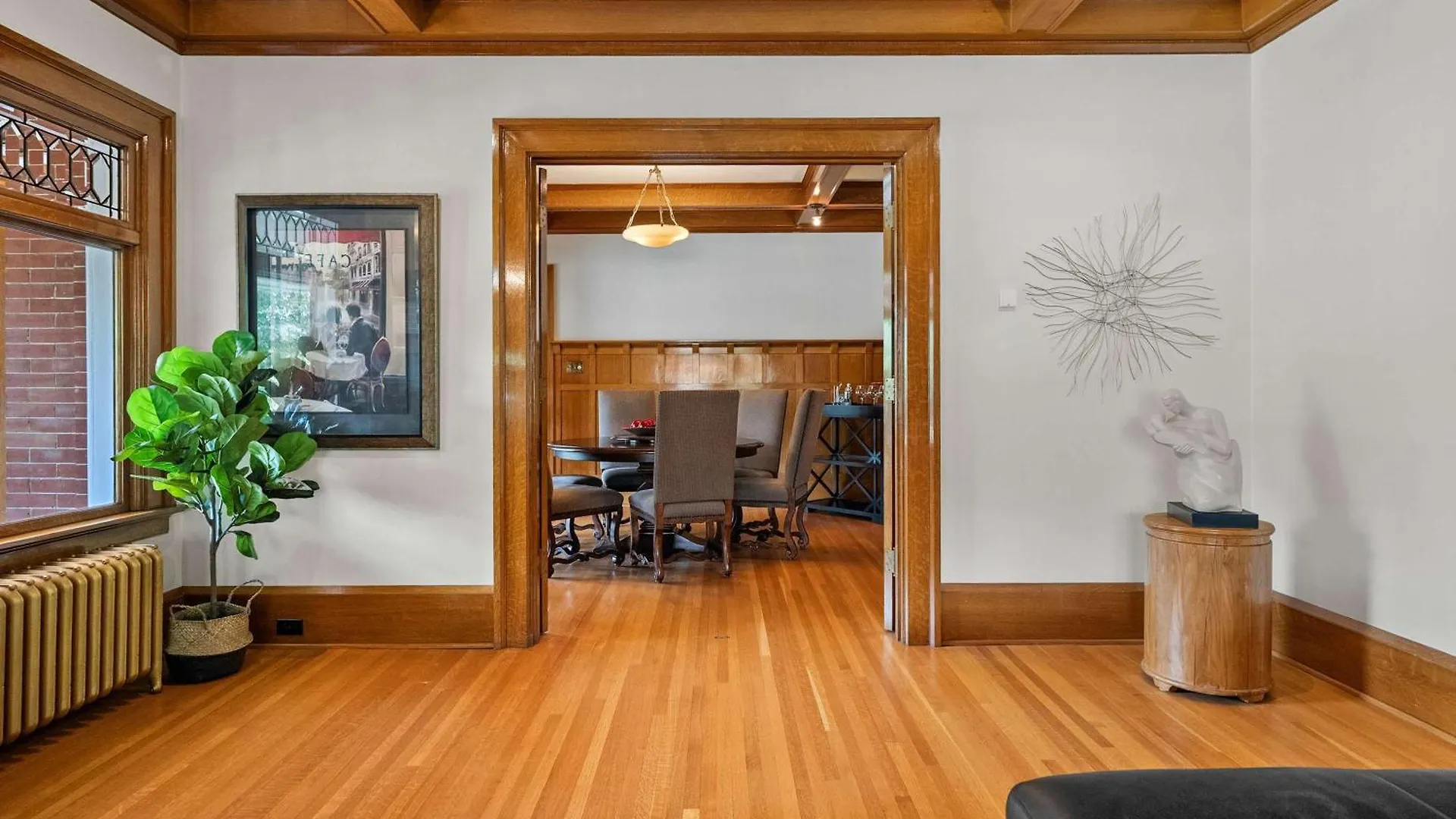 Historic Treend Residence In The Heart Of Mission Calgary