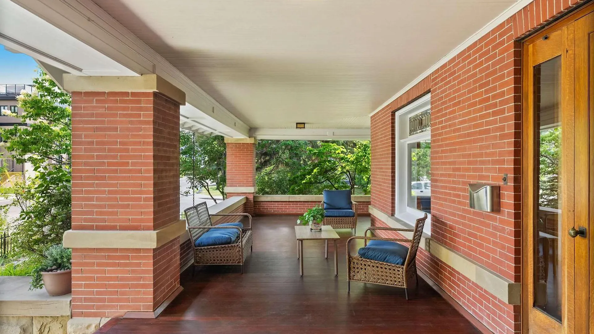 Historic Treend Residence In The Heart Of Mission Calgary Holiday home