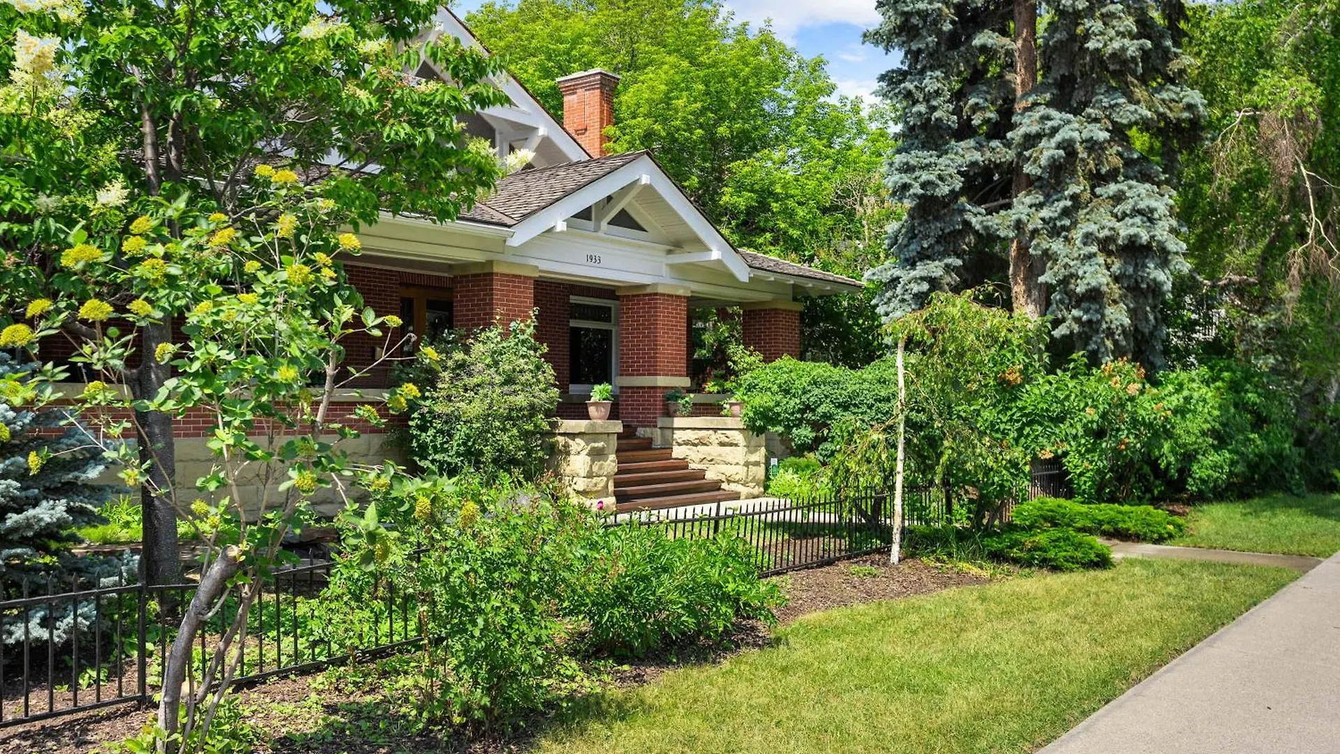 Historic Treend Residence In The Heart Of Mission Calgary Holiday home