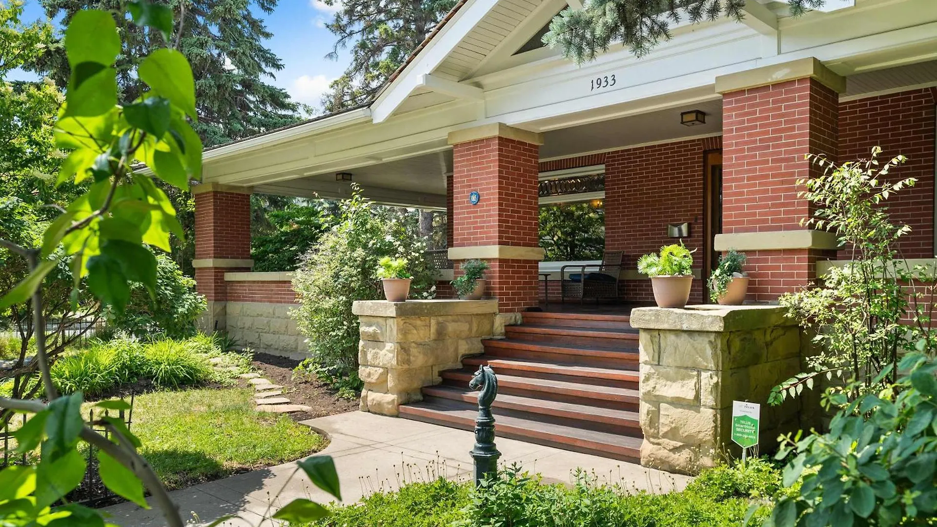 Historic Treend Residence In The Heart Of Mission Calgary