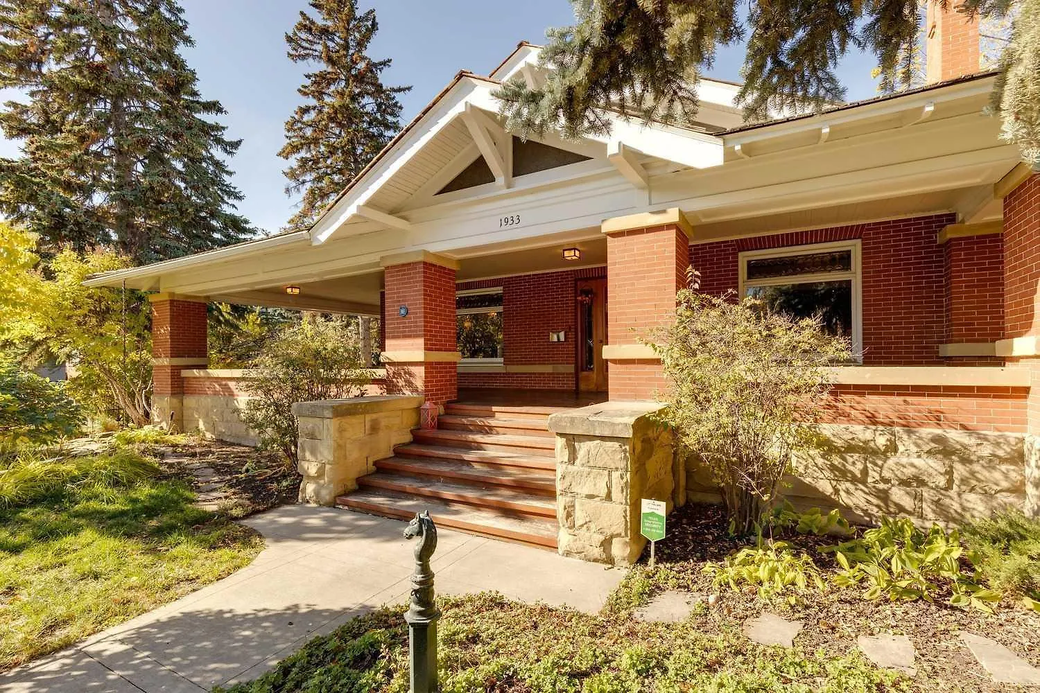 Historic Treend Residence In The Heart Of Mission Calgary