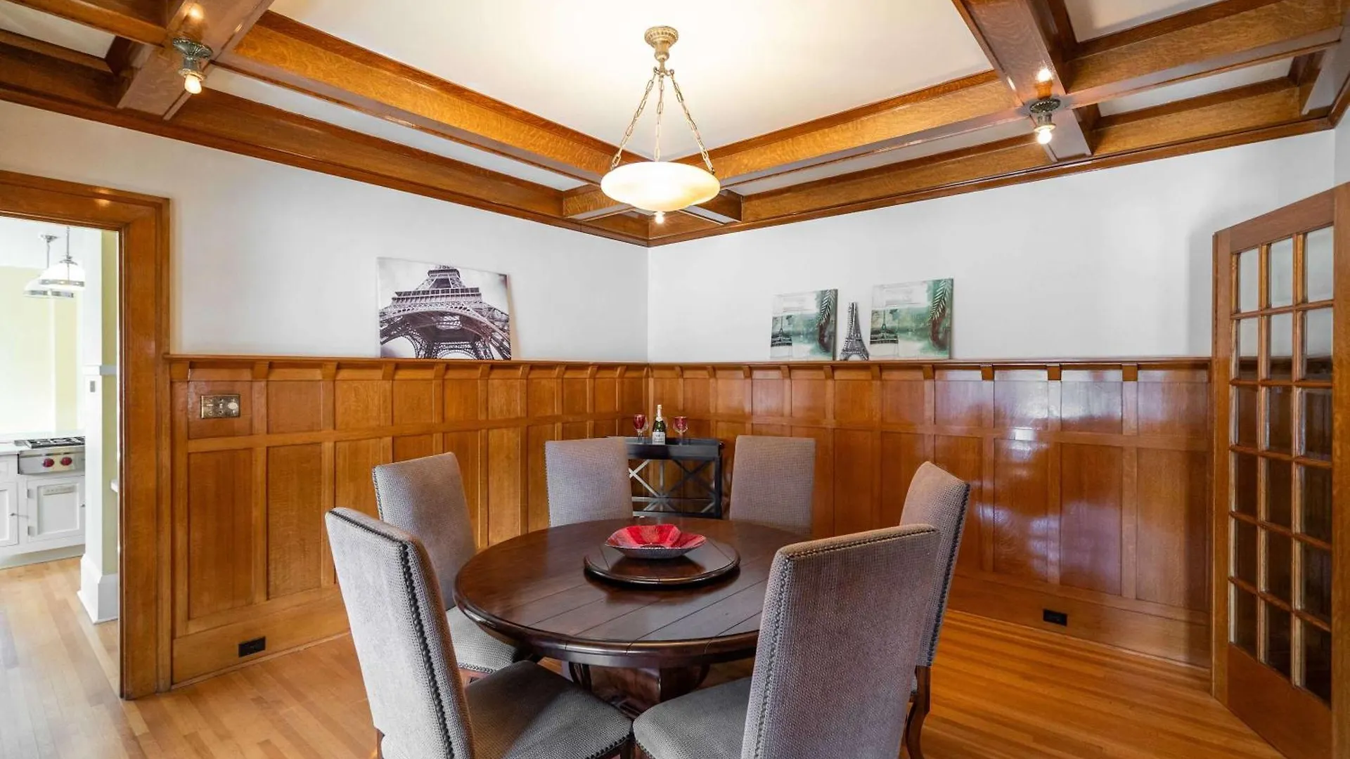 Holiday home Historic Treend Residence In The Heart Of Mission Calgary